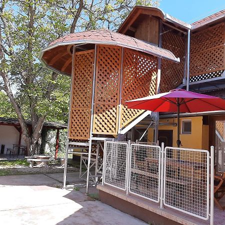Gyopar Gyoengye Apartmanhaz Oroshaza Exterior photo