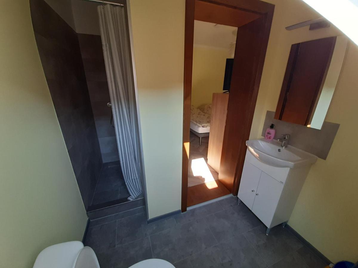 Gyopar Gyoengye Apartmanhaz Oroshaza Exterior photo