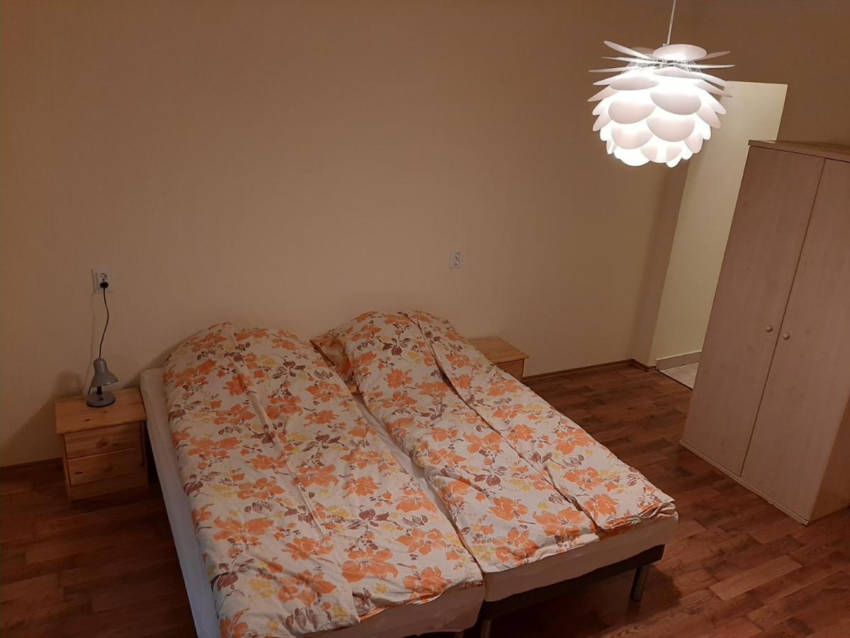 Gyopar Gyoengye Apartmanhaz Oroshaza Exterior photo