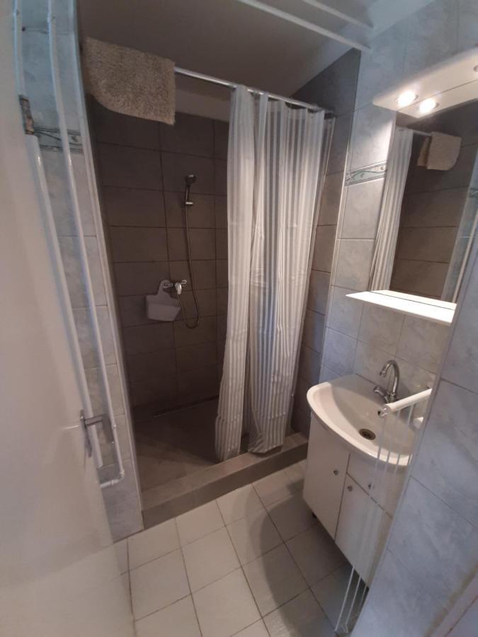 Gyopar Gyoengye Apartmanhaz Oroshaza Exterior photo